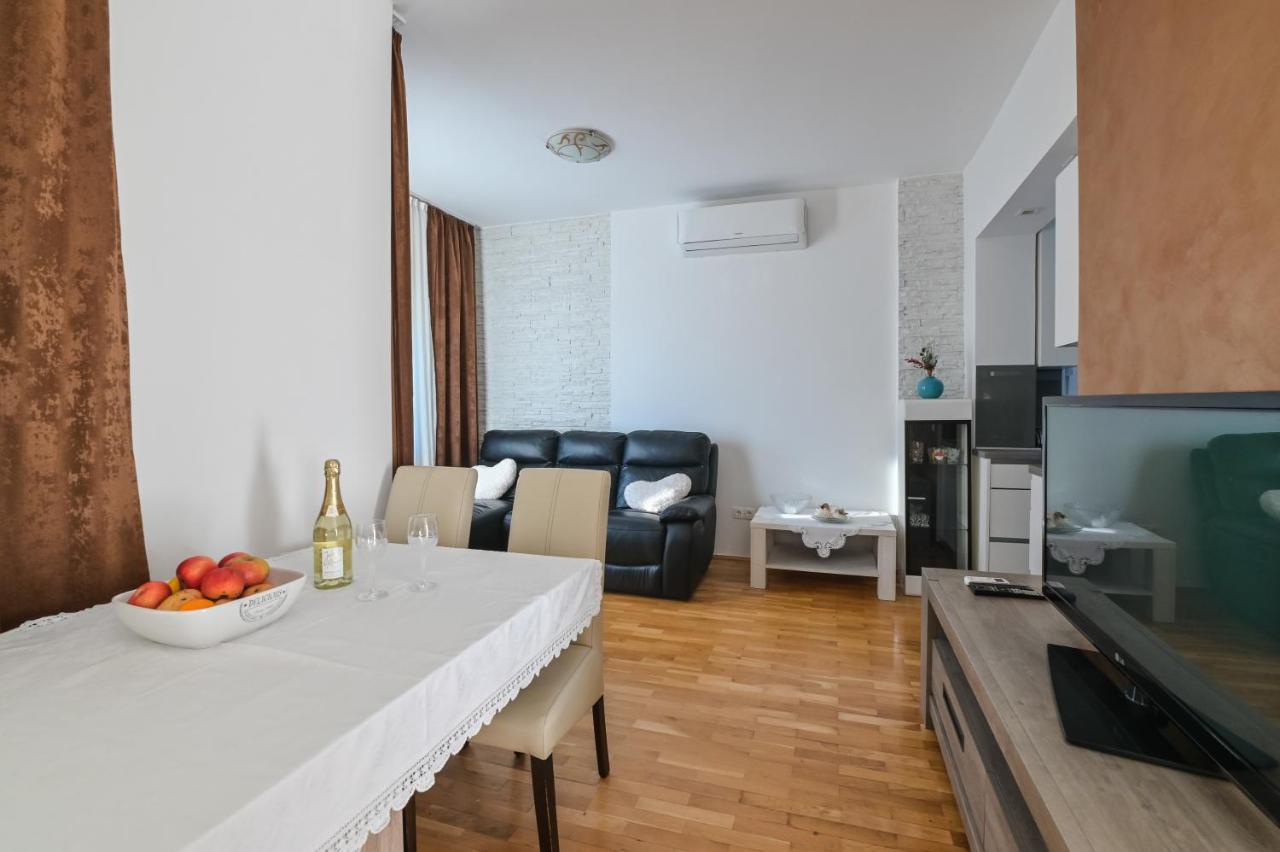 Apartment Center Ana Novalja Exterior photo